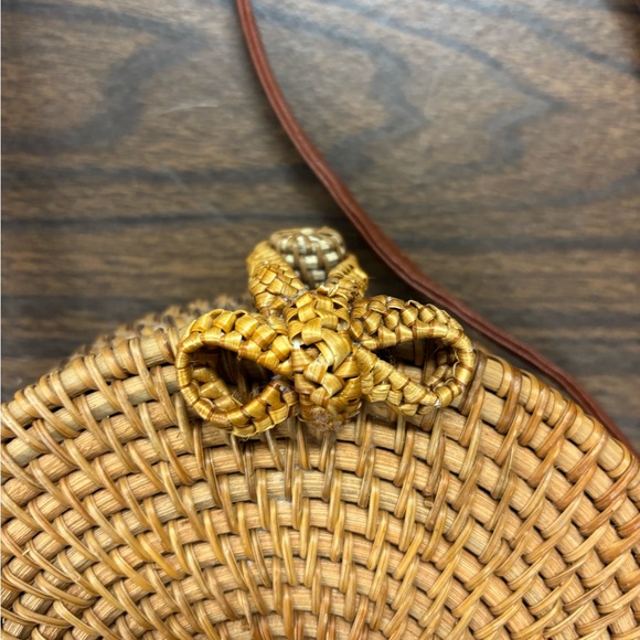 Rattan Round Handbag with cross body strap - Picture 2 of 9